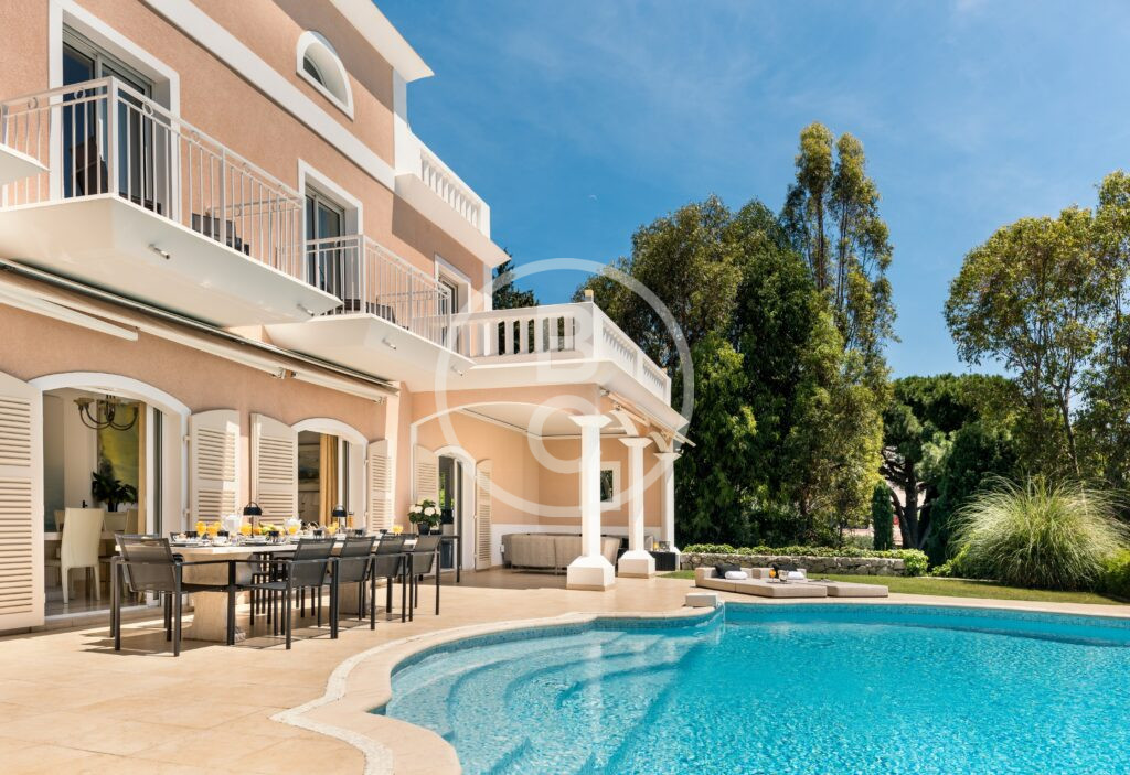 ELEGANT HOUSE NEAR MONACO