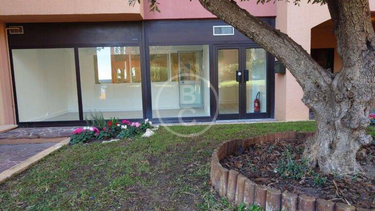 LARGE OFFICE