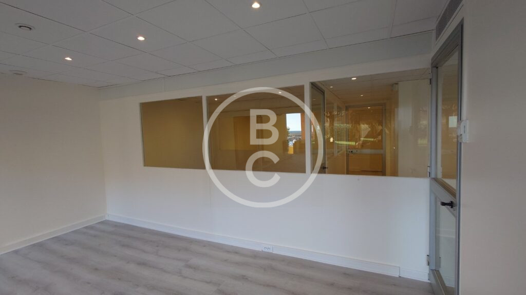 LARGE OFFICE
