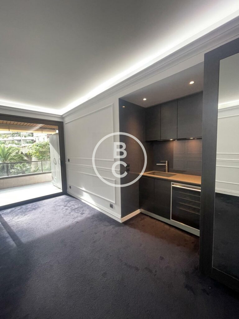 MAGNIFICENT STUDIO